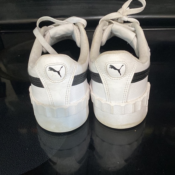 *SOLD* Puma sneakers - Picture 3 of 7